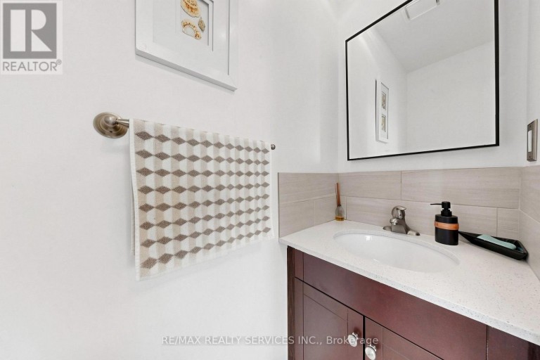 74 HEATHCLIFFE SQUARE, Brampton (Central Park), Ontario, L6S5R4