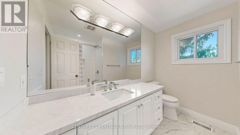 58 JULIA STREET, Markham (Thornhill), Ontario, L3T4R9
