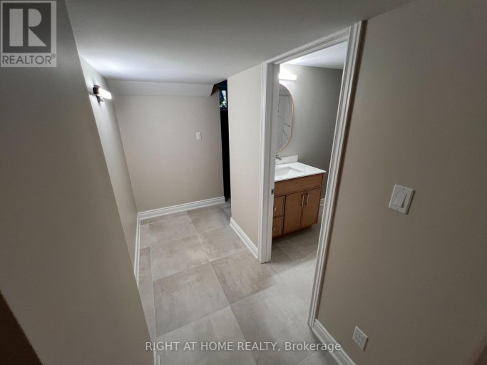 LOWER - 30 NORBERT CRESCENT, Toronto (Eringate-Centennial-West Deane), Ontario, M9C3J9