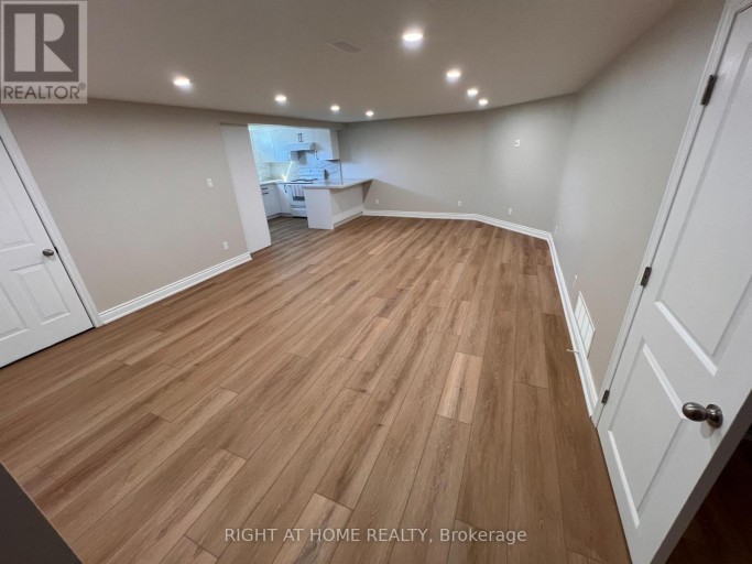 LOWER - 30 NORBERT CRESCENT, Toronto (Eringate-Centennial-West Deane), Ontario, M9C3J9