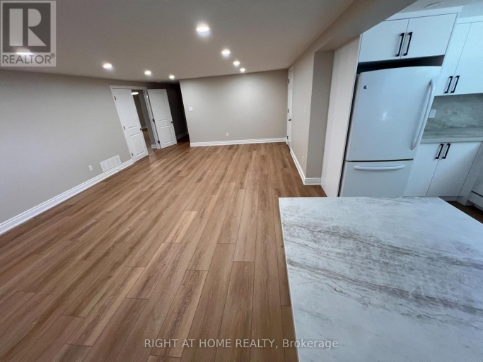 LOWER - 30 NORBERT CRESCENT, Toronto (Eringate-Centennial-West Deane), Ontario, M9C3J9