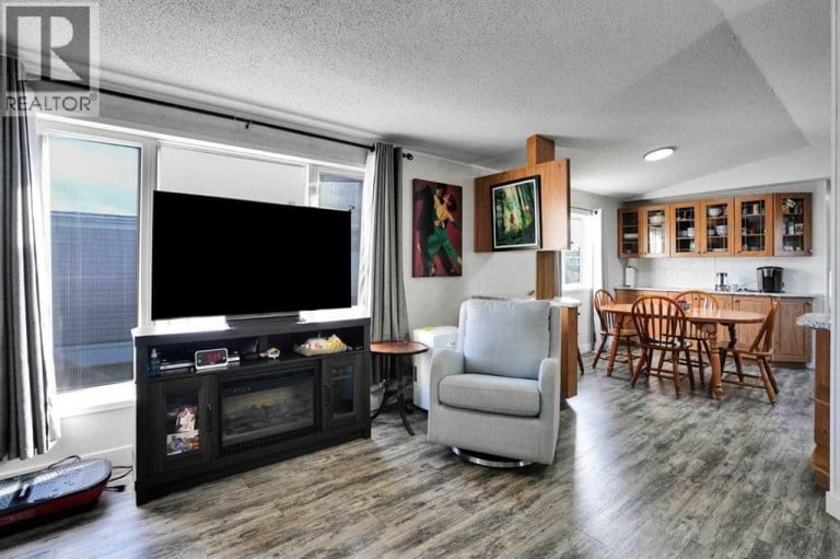 #243, 6220 17 Avenue SE, Calgary, Alberta, T2A0W6