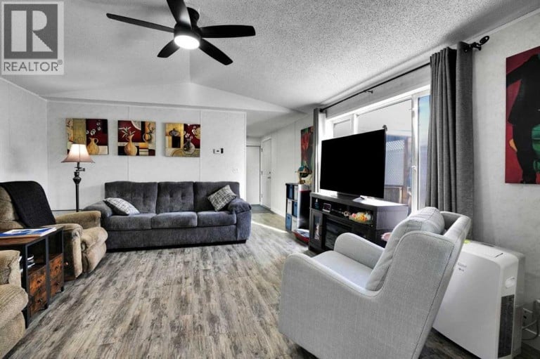 #243, 6220 17 Avenue SE, Calgary, Alberta, T2A0W6
