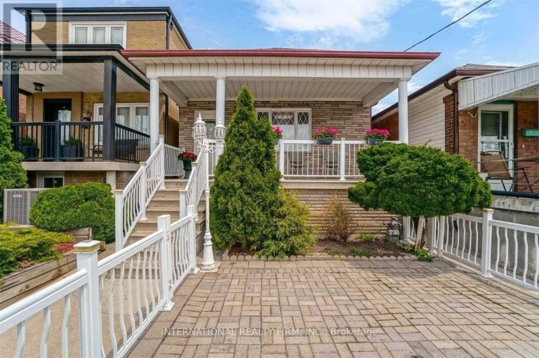 297 GILBERT AVENUE, Toronto (Caledonia-Fairbank), Ontario, M6E4W8