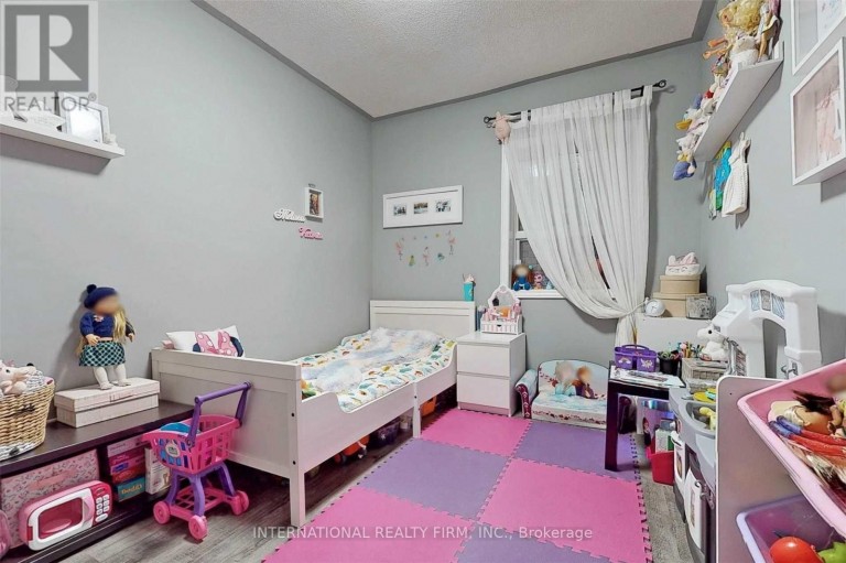 297 GILBERT AVENUE, Toronto (Caledonia-Fairbank), Ontario, M6E4W8