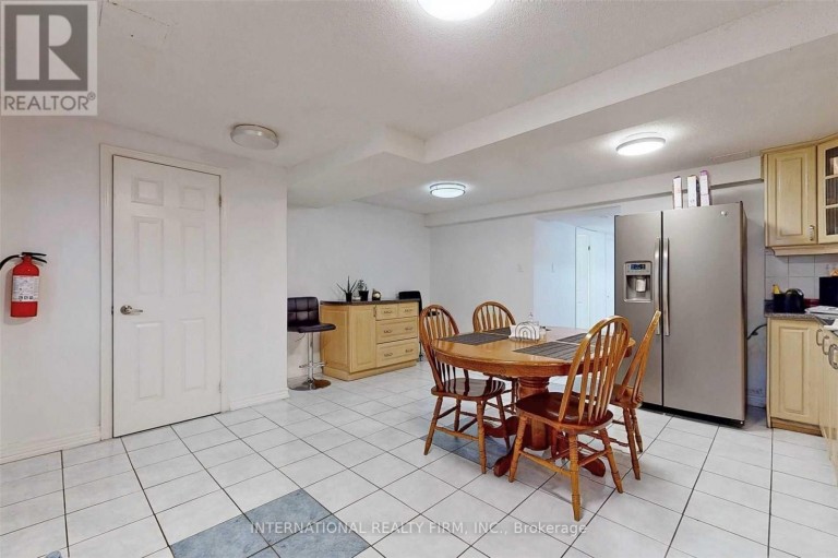 297 GILBERT AVENUE, Toronto (Caledonia-Fairbank), Ontario, M6E4W8