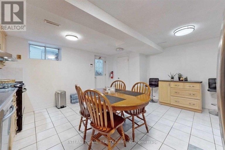 297 GILBERT AVENUE, Toronto (Caledonia-Fairbank), Ontario, M6E4W8