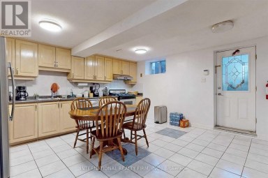 297 GILBERT AVENUE Toronto (Caledonia-Fairbank) Ontario photo 19