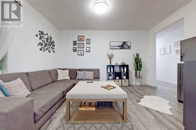 297 GILBERT AVENUE, Toronto (Caledonia-Fairbank), Ontario, M6E4W8