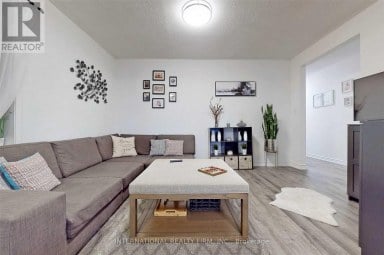 297 GILBERT AVENUE Toronto (Caledonia-Fairbank) Ontario photo 2