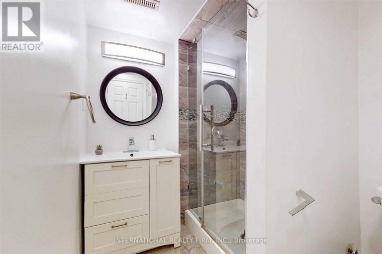 297 GILBERT AVENUE, Toronto (Caledonia-Fairbank), Ontario, M6E4W8