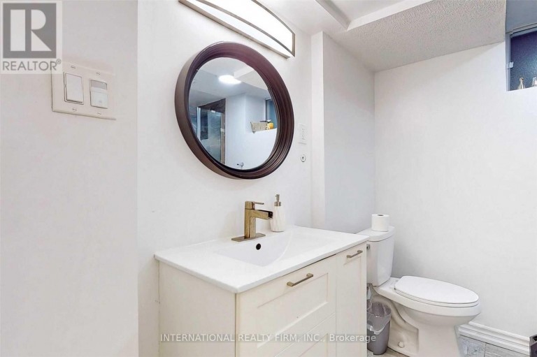 297 GILBERT AVENUE, Toronto (Caledonia-Fairbank), Ontario, M6E4W8