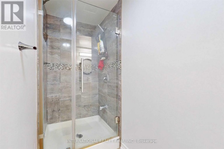 297 GILBERT AVENUE, Toronto (Caledonia-Fairbank), Ontario, M6E4W8