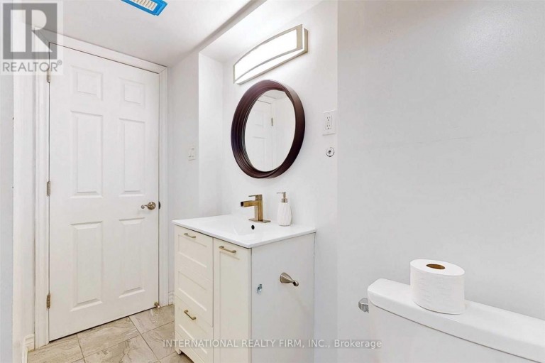 297 GILBERT AVENUE, Toronto (Caledonia-Fairbank), Ontario, M6E4W8