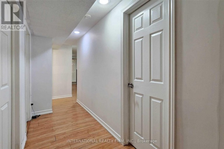 297 GILBERT AVENUE, Toronto (Caledonia-Fairbank), Ontario, M6E4W8