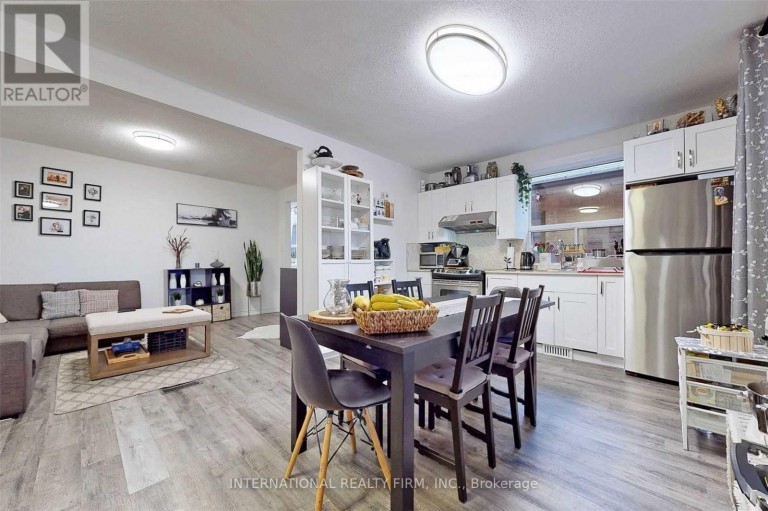 297 GILBERT AVENUE, Toronto (Caledonia-Fairbank), Ontario, M6E4W8