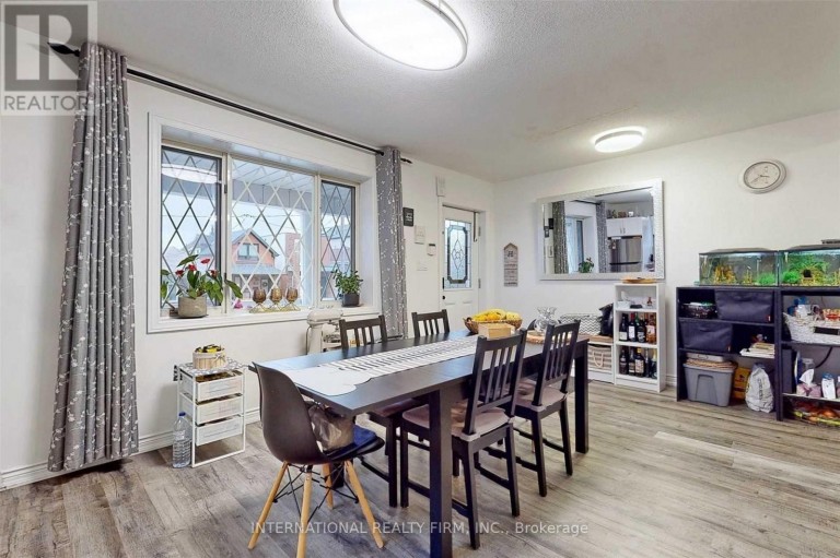 297 GILBERT AVENUE, Toronto (Caledonia-Fairbank), Ontario, M6E4W8