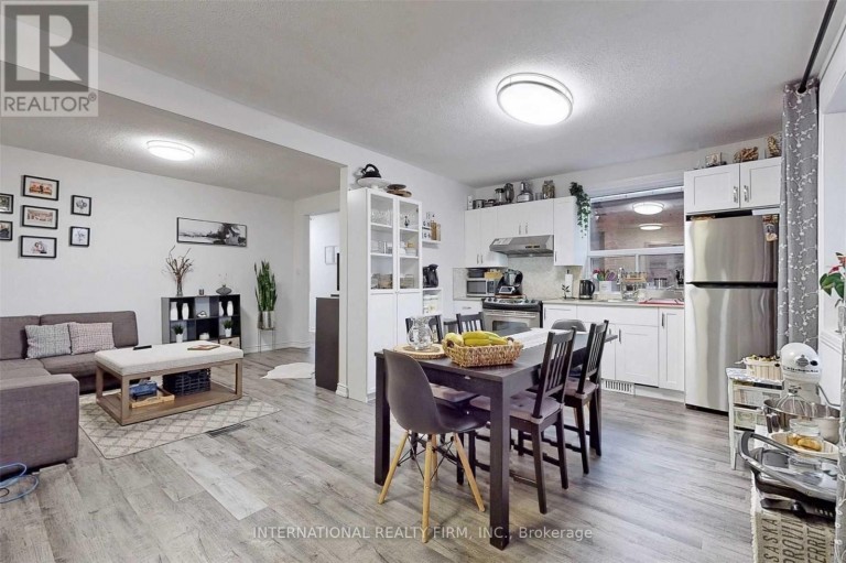 297 GILBERT AVENUE, Toronto (Caledonia-Fairbank), Ontario, M6E4W8