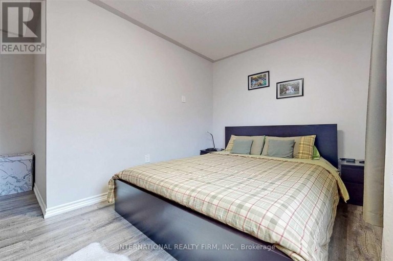297 GILBERT AVENUE, Toronto (Caledonia-Fairbank), Ontario, M6E4W8