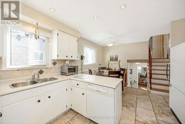 6356 CHAUMONT CRESCENT, Mississauga (Meadowvale), Ontario, L5N2M8
