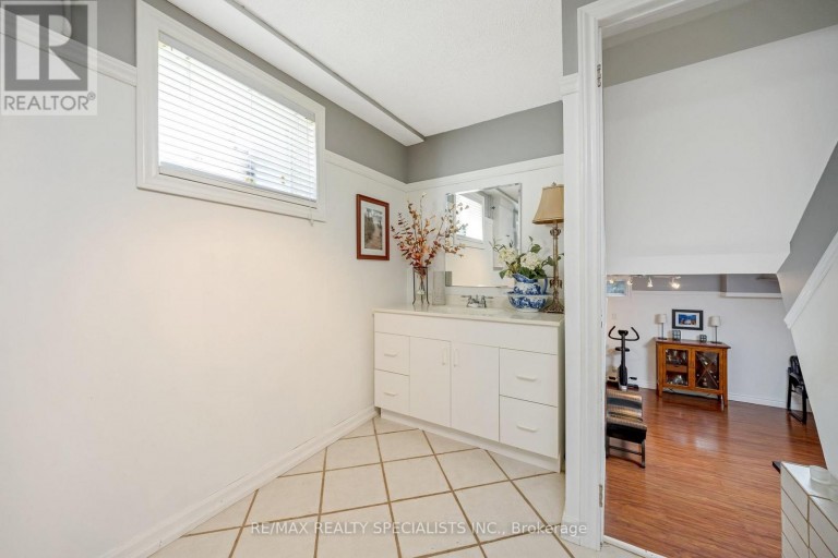 6356 CHAUMONT CRESCENT, Mississauga (Meadowvale), Ontario, L5N2M8
