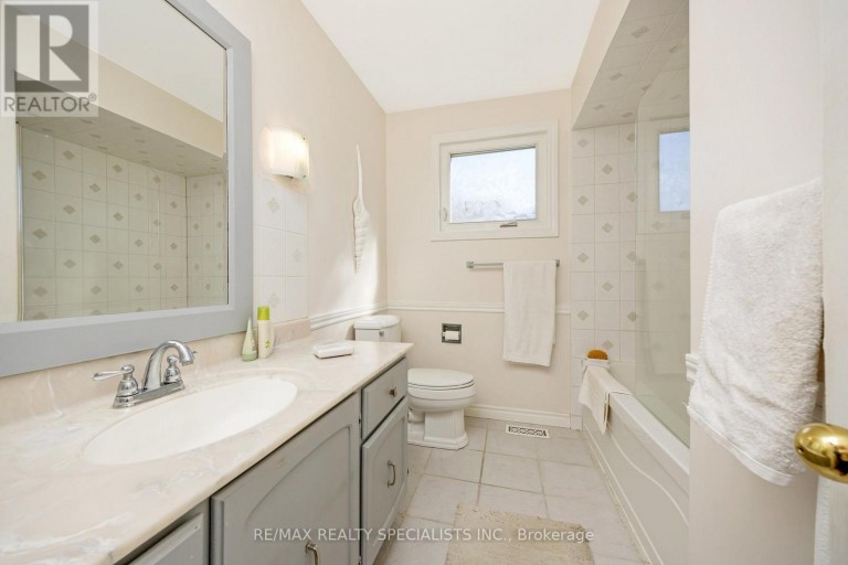 6356 CHAUMONT CRESCENT, Mississauga (Meadowvale), Ontario, L5N2M8