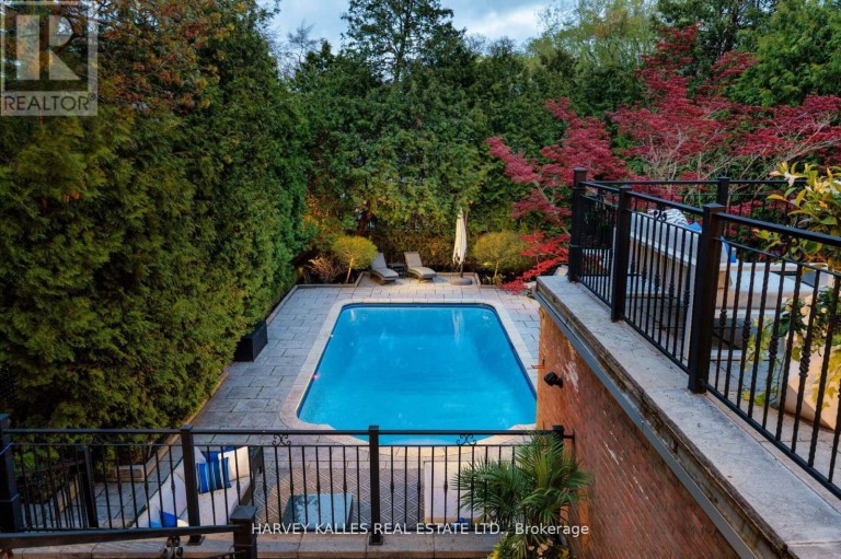 215 DUNVEGAN ROAD, Toronto (Forest Hill South), Ontario, M5P2P2