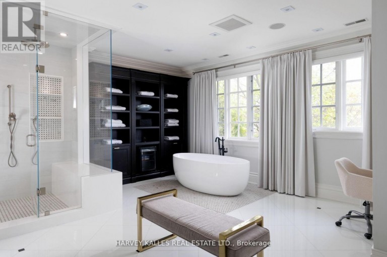 215 DUNVEGAN ROAD, Toronto (Forest Hill South), Ontario, M5P2P2