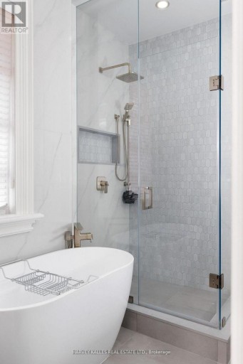 215 DUNVEGAN ROAD, Toronto (Forest Hill South), Ontario, M5P2P2