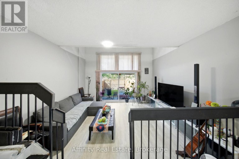 8 - 275 MANSE ROAD, Toronto (West Hill), Ontario, M1E4X8