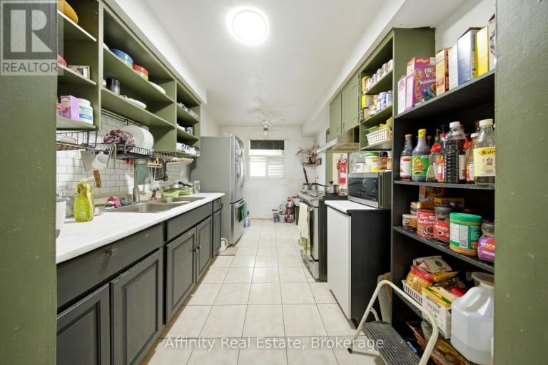 8 - 275 MANSE ROAD, Toronto (West Hill), Ontario, M1E4X8