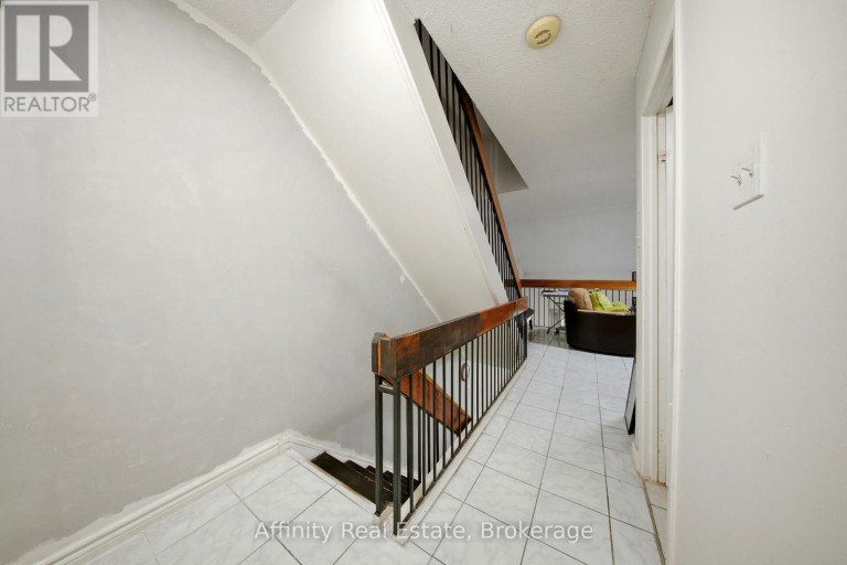8 - 275 MANSE ROAD, Toronto (West Hill), Ontario, M1E4X8