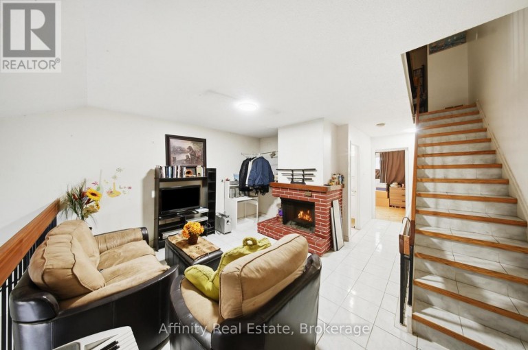 8 - 275 MANSE ROAD, Toronto (West Hill), Ontario, M1E4X8