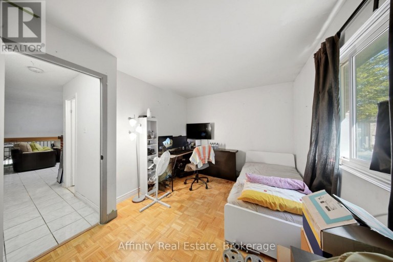 8 - 275 MANSE ROAD, Toronto (West Hill), Ontario, M1E4X8