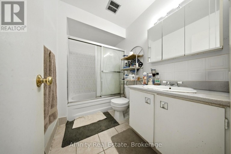 8 - 275 MANSE ROAD, Toronto (West Hill), Ontario, M1E4X8