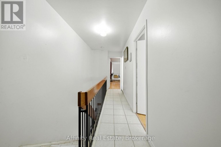 8 - 275 MANSE ROAD, Toronto (West Hill), Ontario, M1E4X8