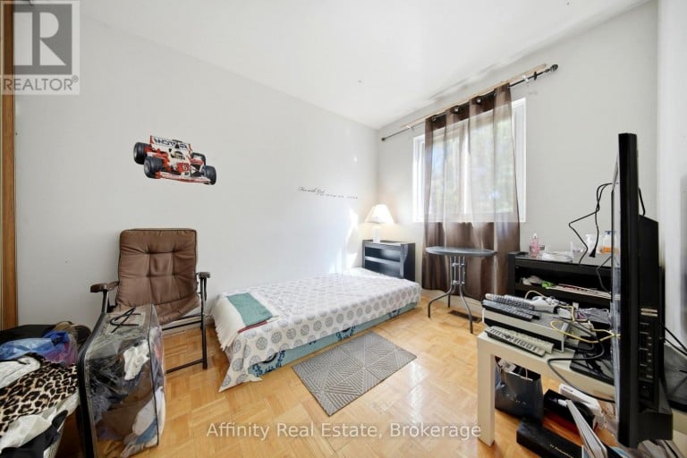 8 - 275 MANSE ROAD, Toronto (West Hill), Ontario, M1E4X8