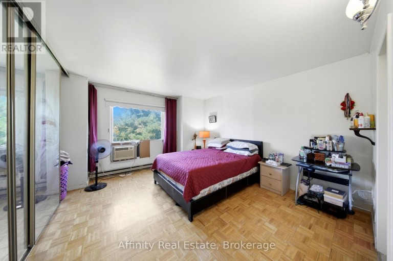8 - 275 MANSE ROAD, Toronto (West Hill), Ontario, M1E4X8