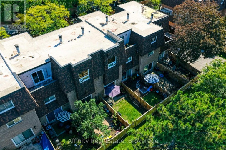 8 - 275 MANSE ROAD, Toronto (West Hill), Ontario, M1E4X8