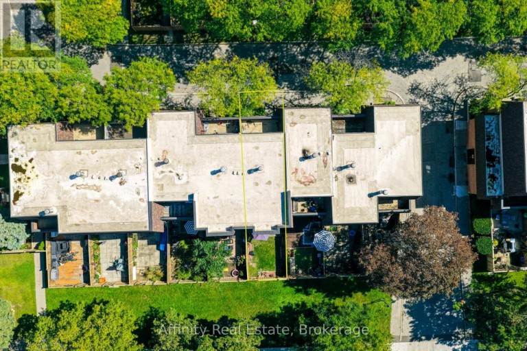 8 - 275 MANSE ROAD, Toronto (West Hill), Ontario, M1E4X8