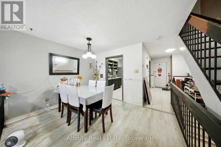 8 - 275 MANSE ROAD, Toronto (West Hill), Ontario, M1E4X8