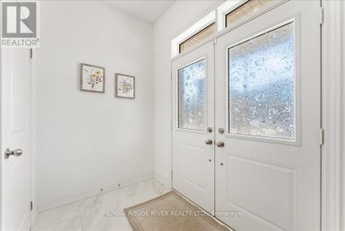 24 DUMAINE STREET Whitby Ontario photo 4