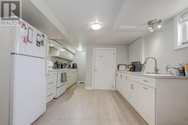 284 DOVER STREET, Oshawa (Eastdale), Ontario, L1G6G6