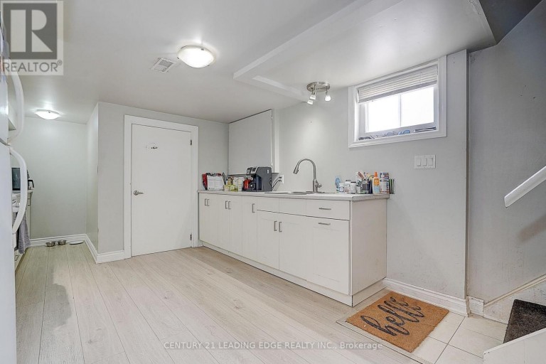 284 DOVER STREET, Oshawa (Eastdale), Ontario, L1G6G6