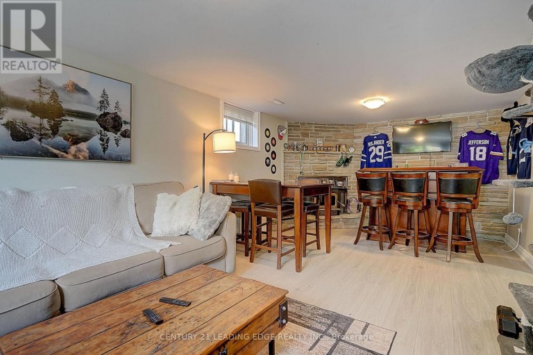 284 DOVER STREET, Oshawa (Eastdale), Ontario, L1G6G6