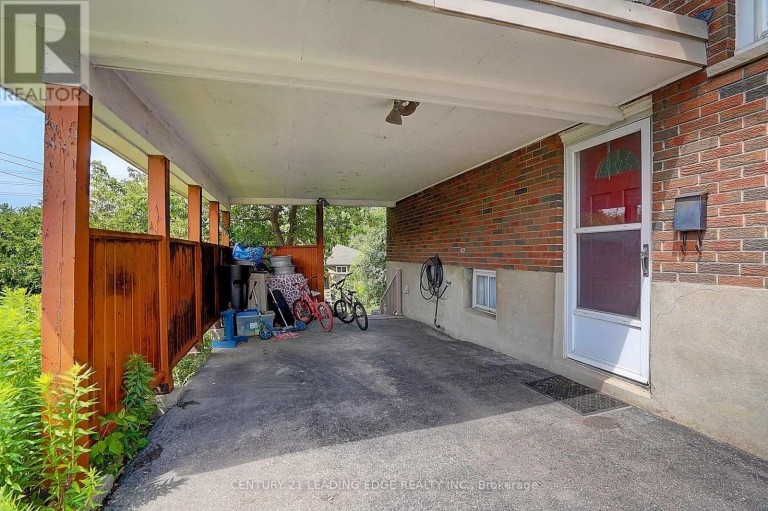 284 DOVER STREET, Oshawa (Eastdale), Ontario, L1G6G6