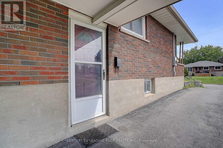 284 DOVER STREET, Oshawa (Eastdale), Ontario, L1G6G6