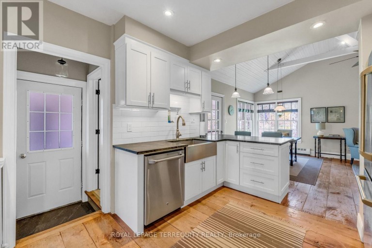 155 CENTRE STREET W, Richmond Hill (Mill Pond), Ontario, L4C3P6