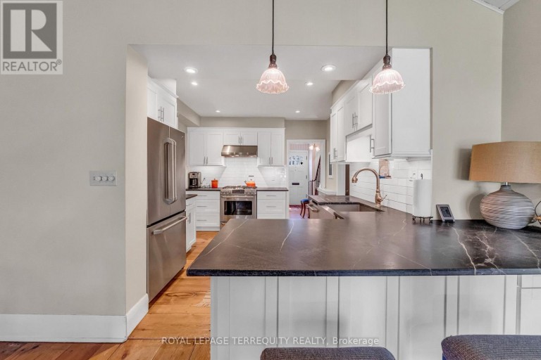 155 CENTRE STREET W, Richmond Hill (Mill Pond), Ontario, L4C3P6
