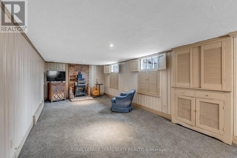 155 CENTRE STREET W, Richmond Hill (Mill Pond), Ontario, L4C3P6